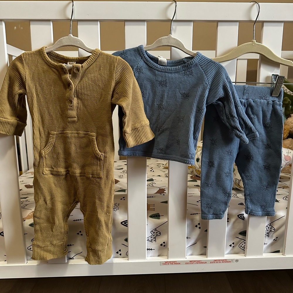Kate Quinn 3-6 mo boy’s ribbed outfit